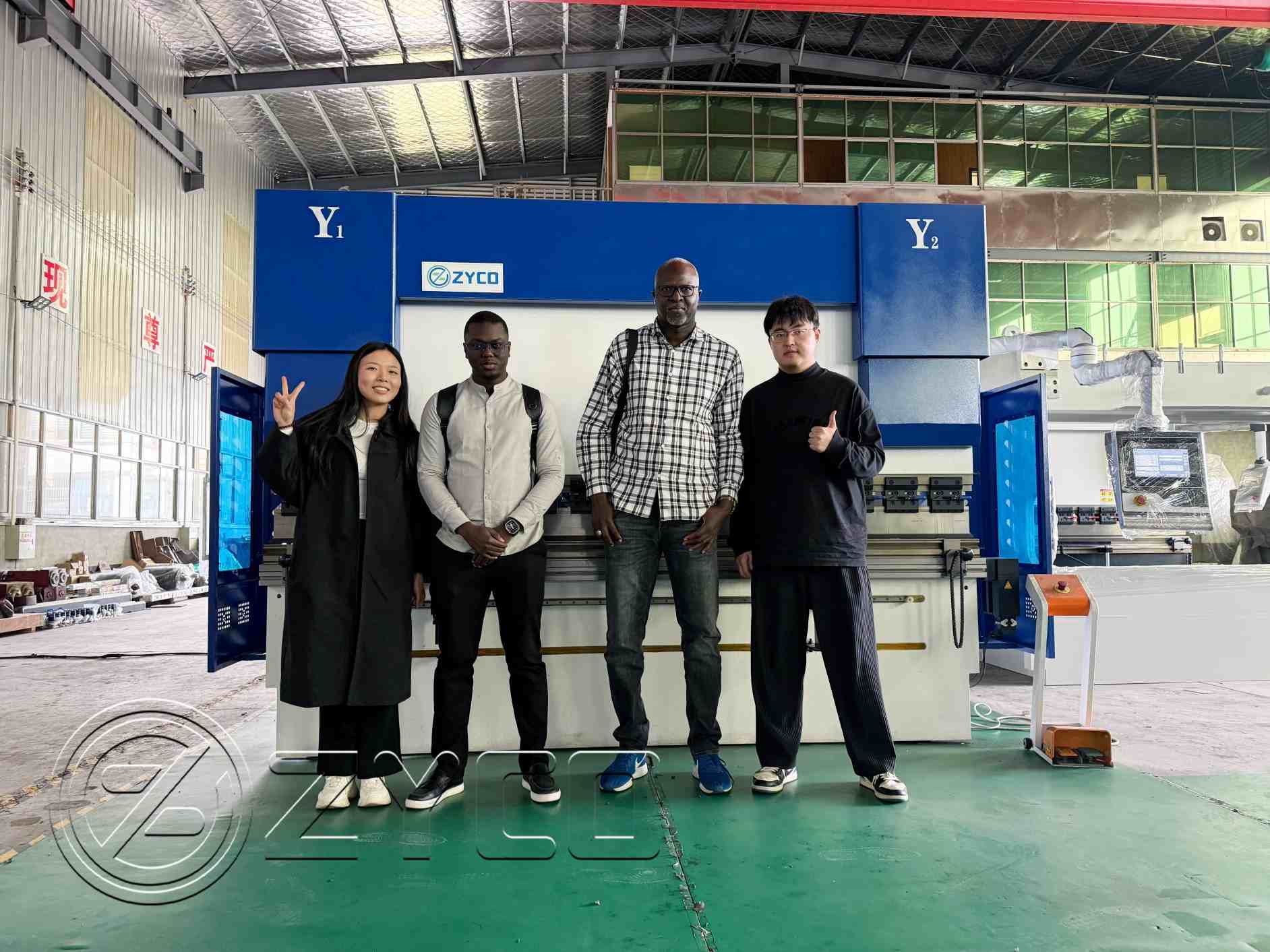 Bienvenue aux clients algériens pour visiter notre usine