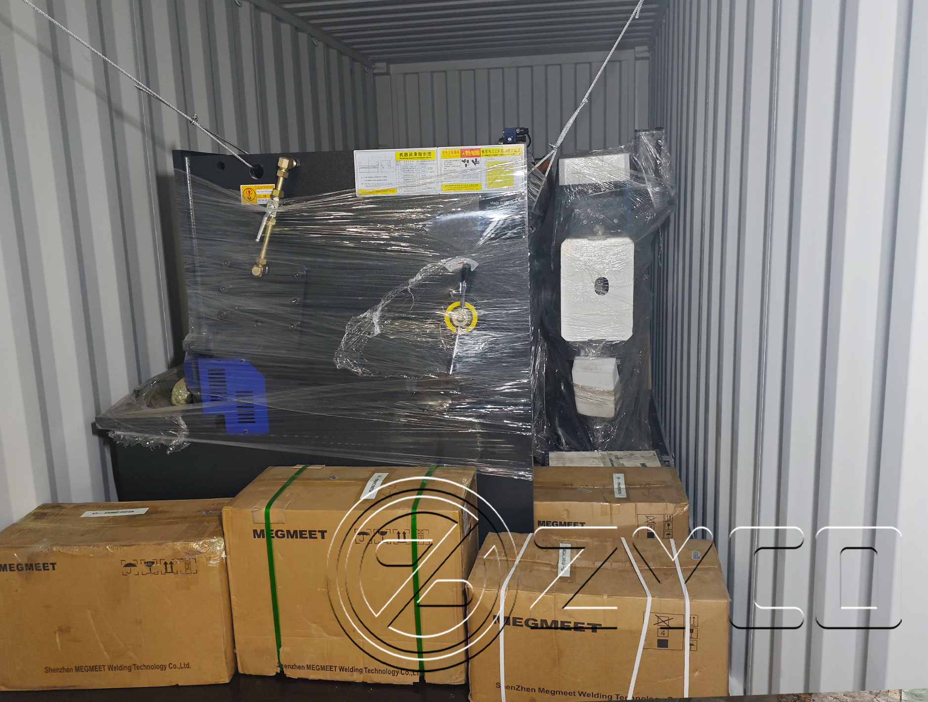Twist axis synchronous bending machine